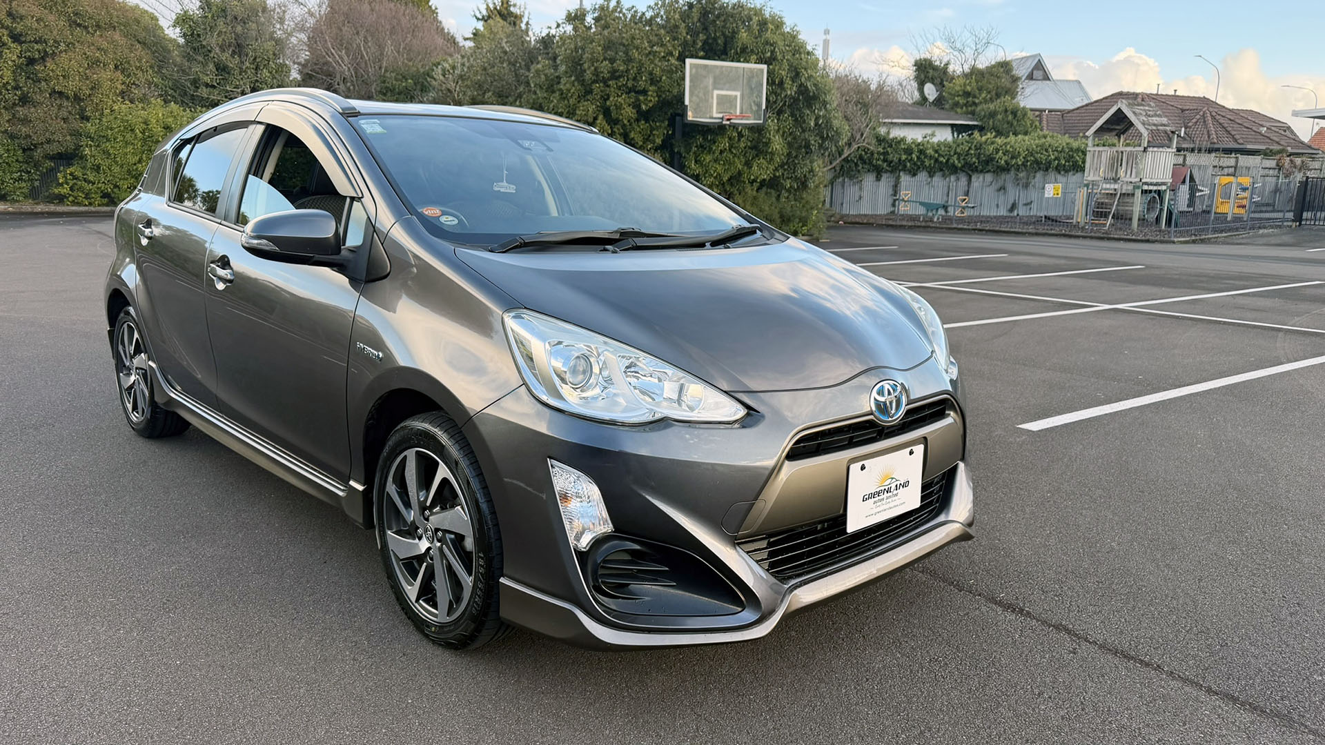 aquaauto 2016 Toyota Aqua X-Urban For Sale - Greenland Autos Limited